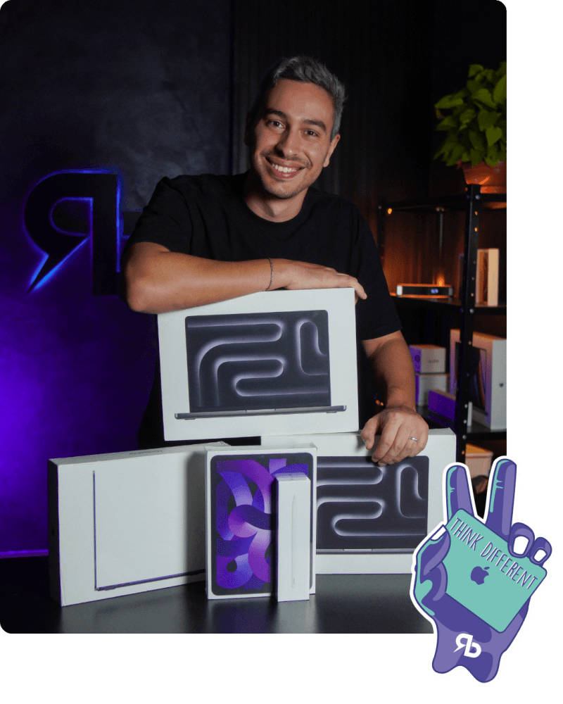 Rodrigo, fundador da RB Store com produtos Apple